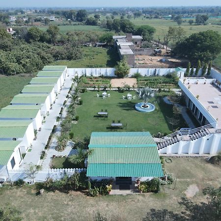 The Castle Crown - Hem Vilas Resort Ranthambhore 萨瓦伊马多普尔 外观 照片