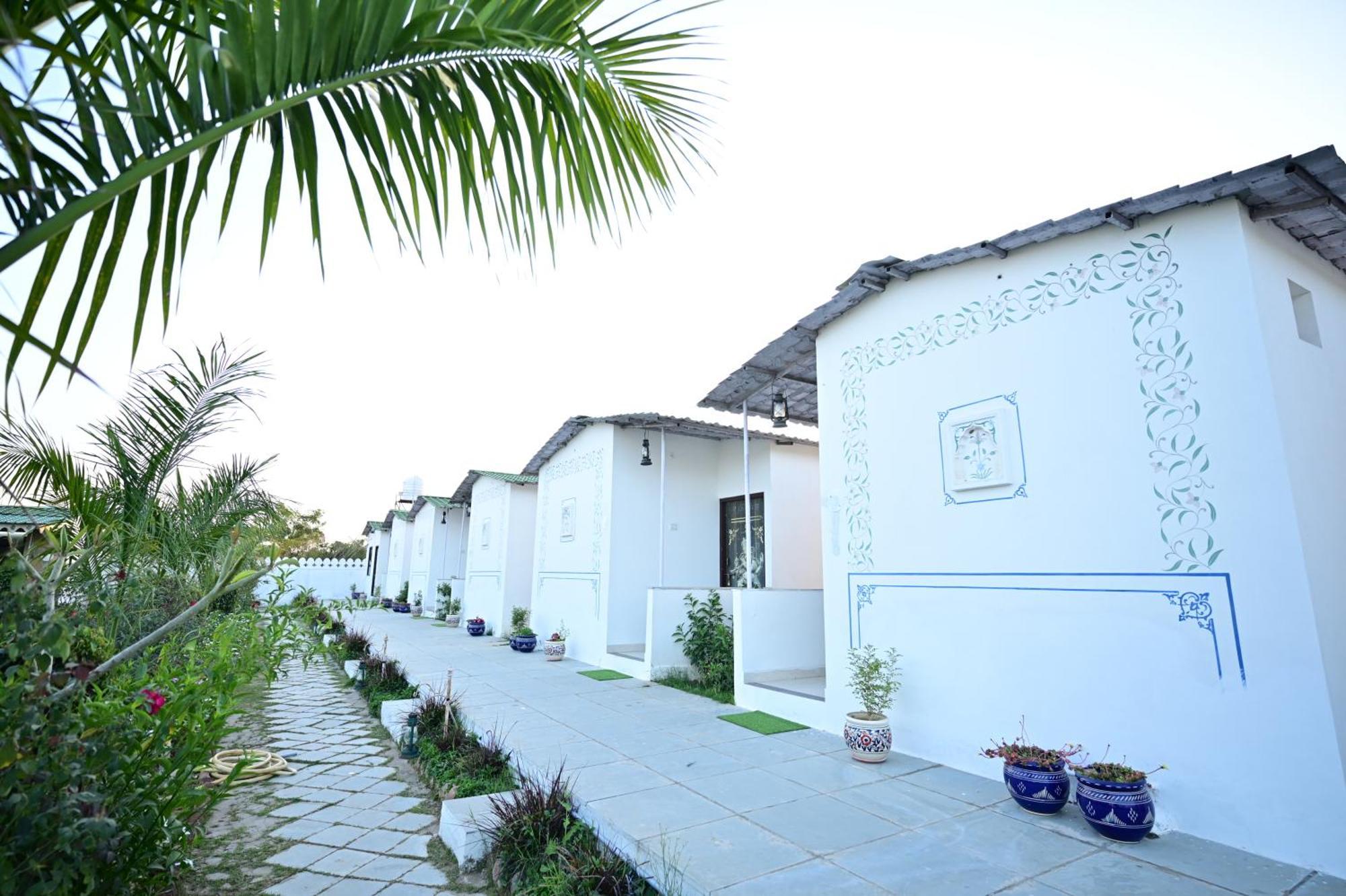 The Castle Crown - Hem Vilas Resort Ranthambhore 萨瓦伊马多普尔 外观 照片