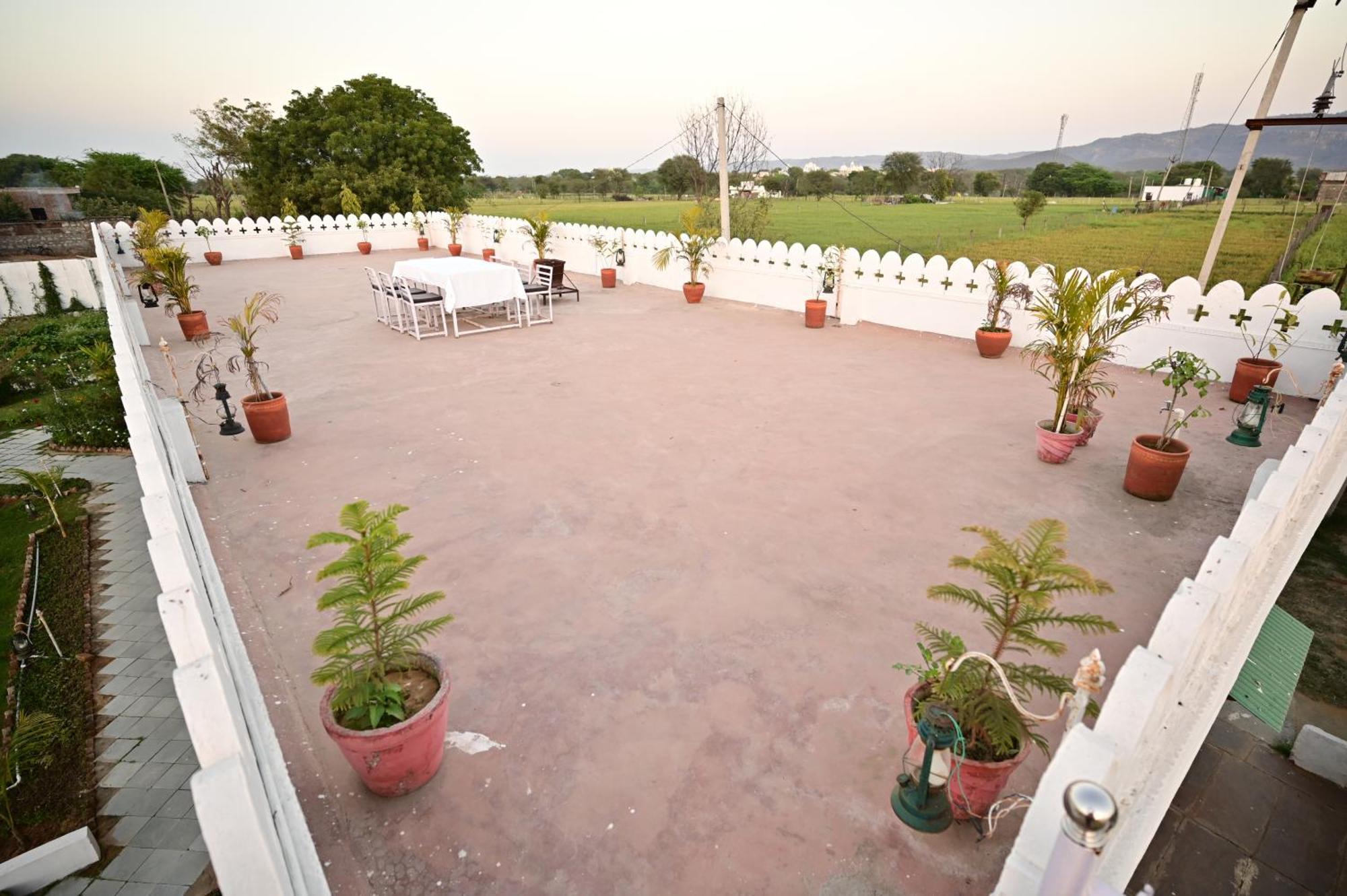 The Castle Crown - Hem Vilas Resort Ranthambhore 萨瓦伊马多普尔 外观 照片
