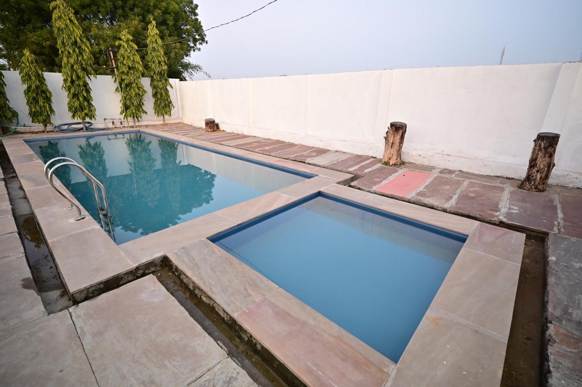 The Castle Crown - Hem Vilas Resort Ranthambhore 萨瓦伊马多普尔 外观 照片