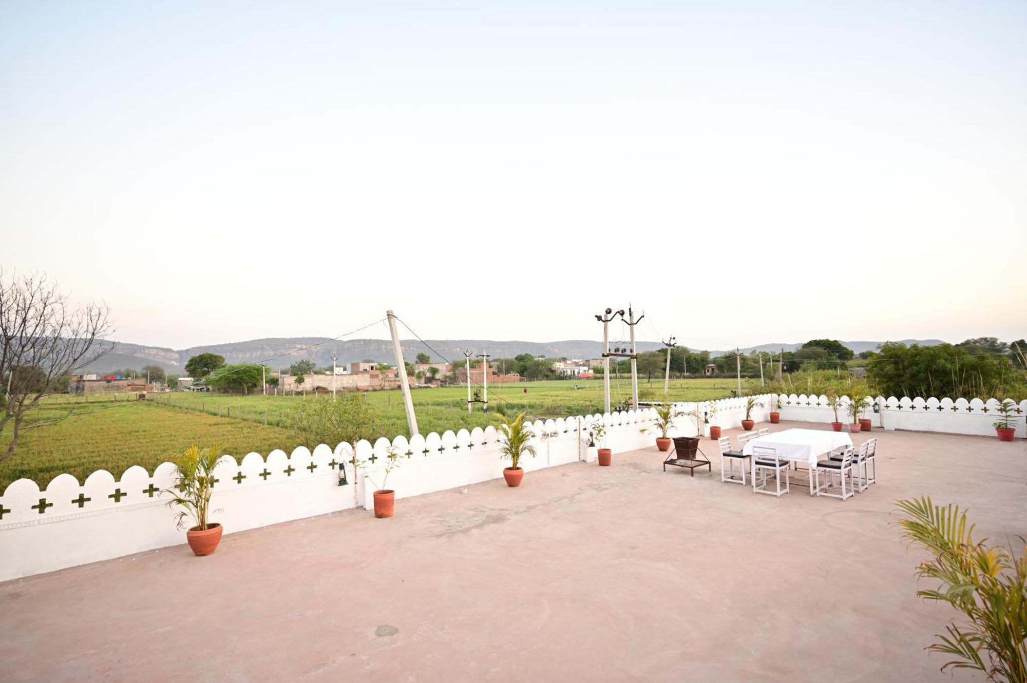 The Castle Crown - Hem Vilas Resort Ranthambhore 萨瓦伊马多普尔 外观 照片