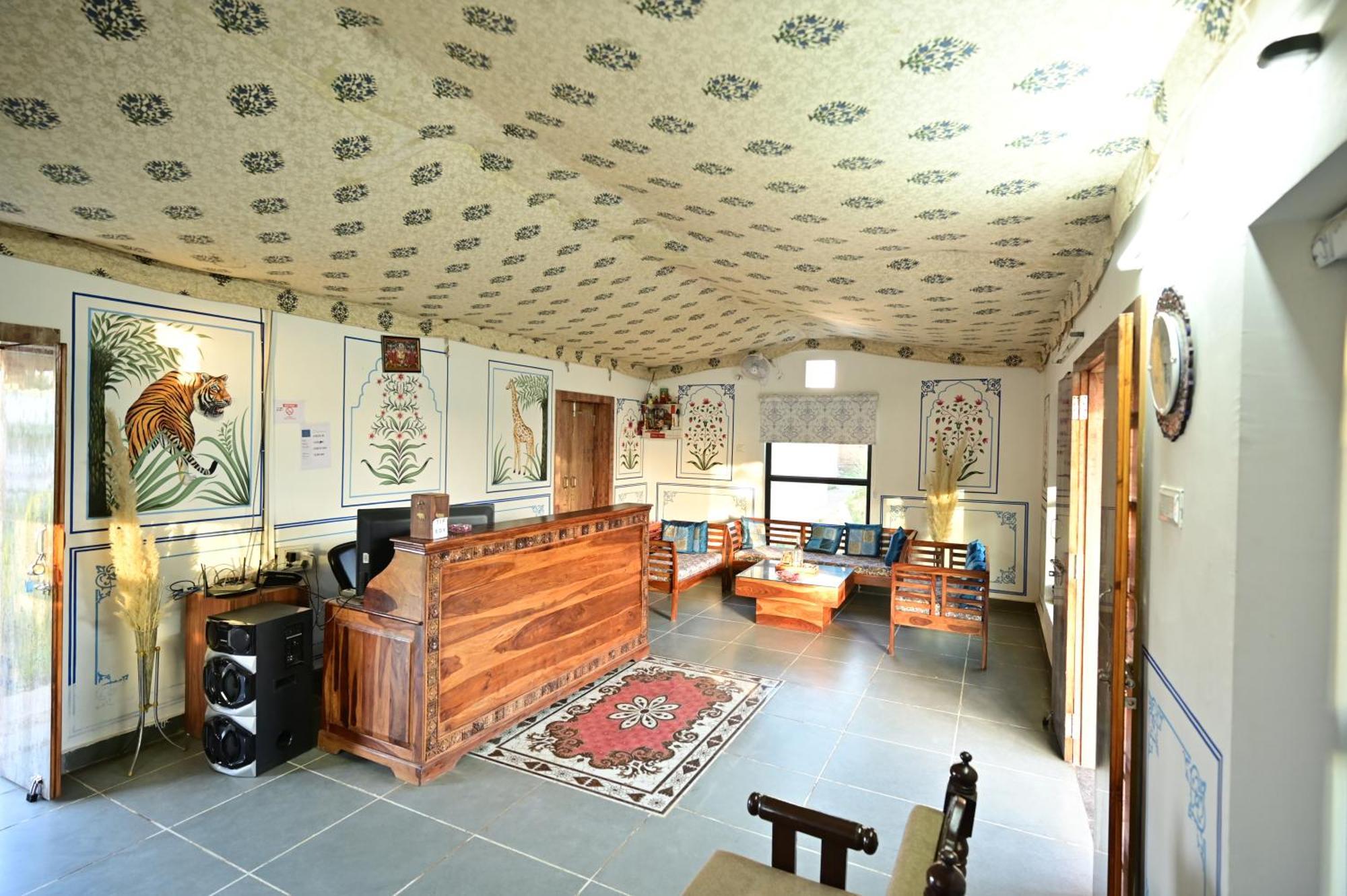 The Castle Crown - Hem Vilas Resort Ranthambhore 萨瓦伊马多普尔 外观 照片