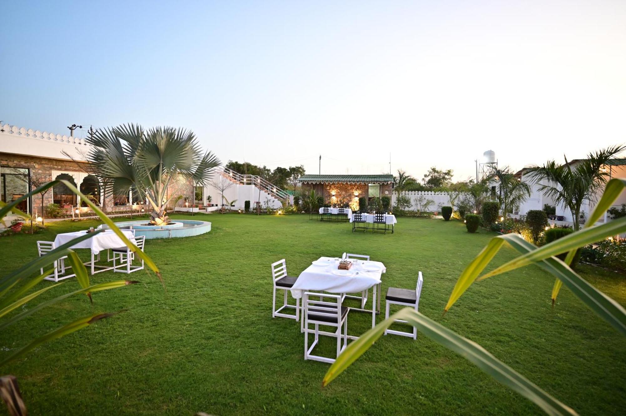 The Castle Crown - Hem Vilas Resort Ranthambhore 萨瓦伊马多普尔 外观 照片