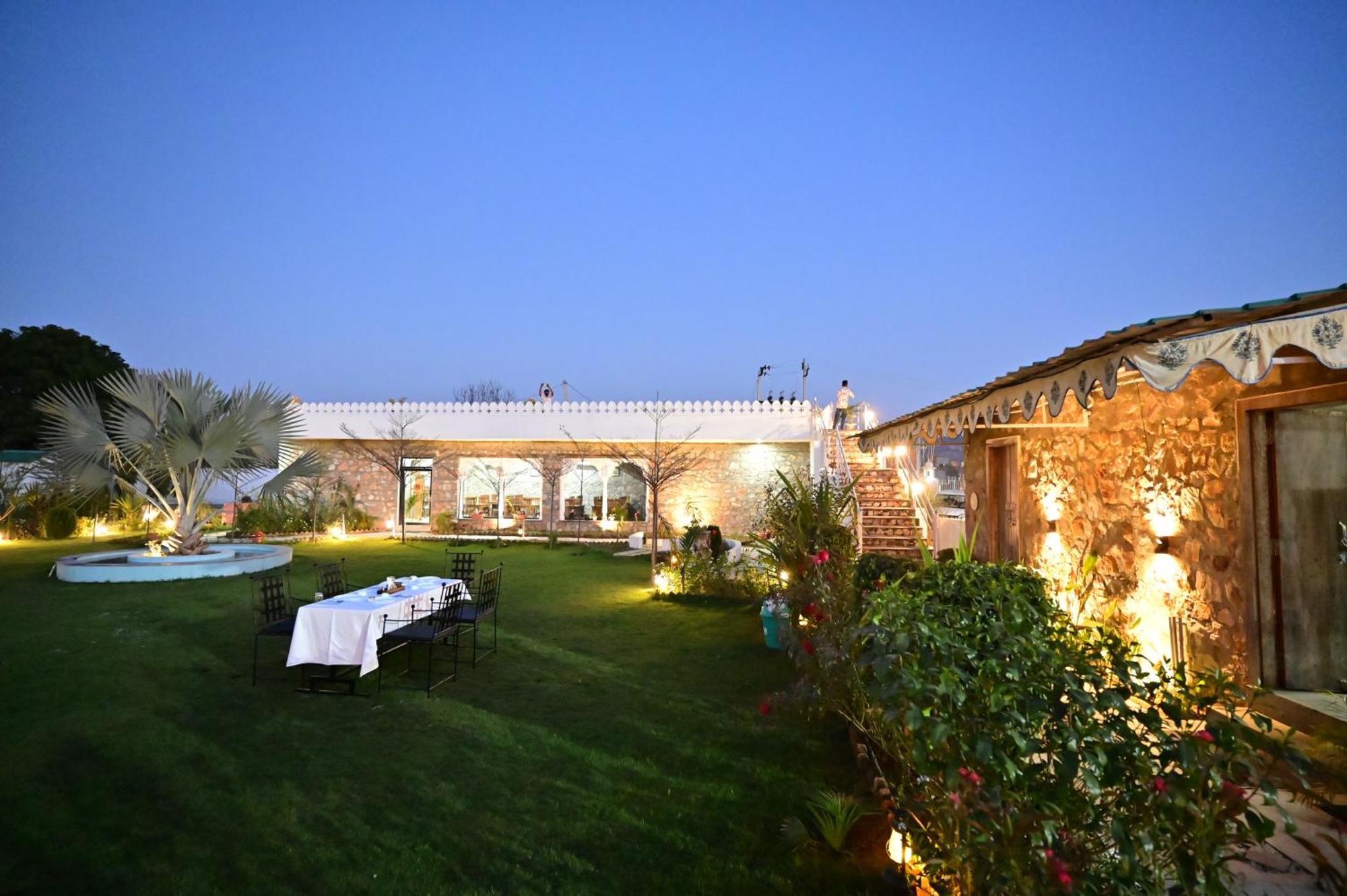 The Castle Crown - Hem Vilas Resort Ranthambhore 萨瓦伊马多普尔 外观 照片