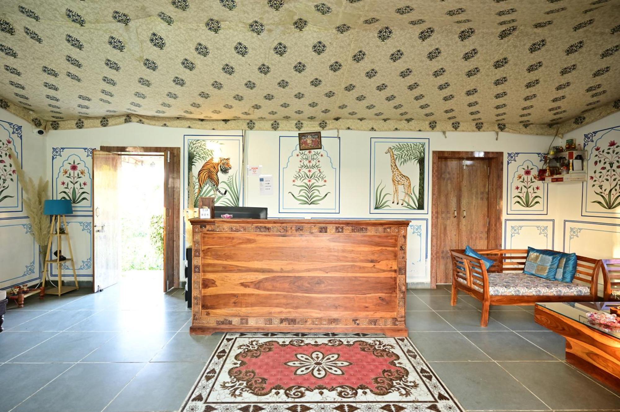 The Castle Crown - Hem Vilas Resort Ranthambhore 萨瓦伊马多普尔 外观 照片