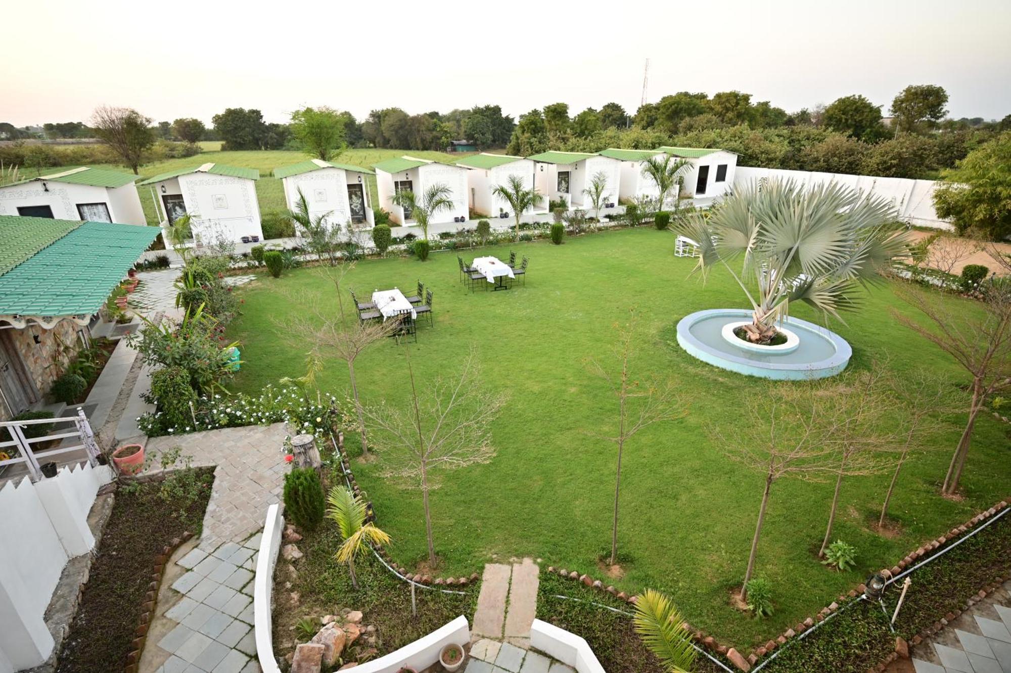 The Castle Crown - Hem Vilas Resort Ranthambhore 萨瓦伊马多普尔 外观 照片