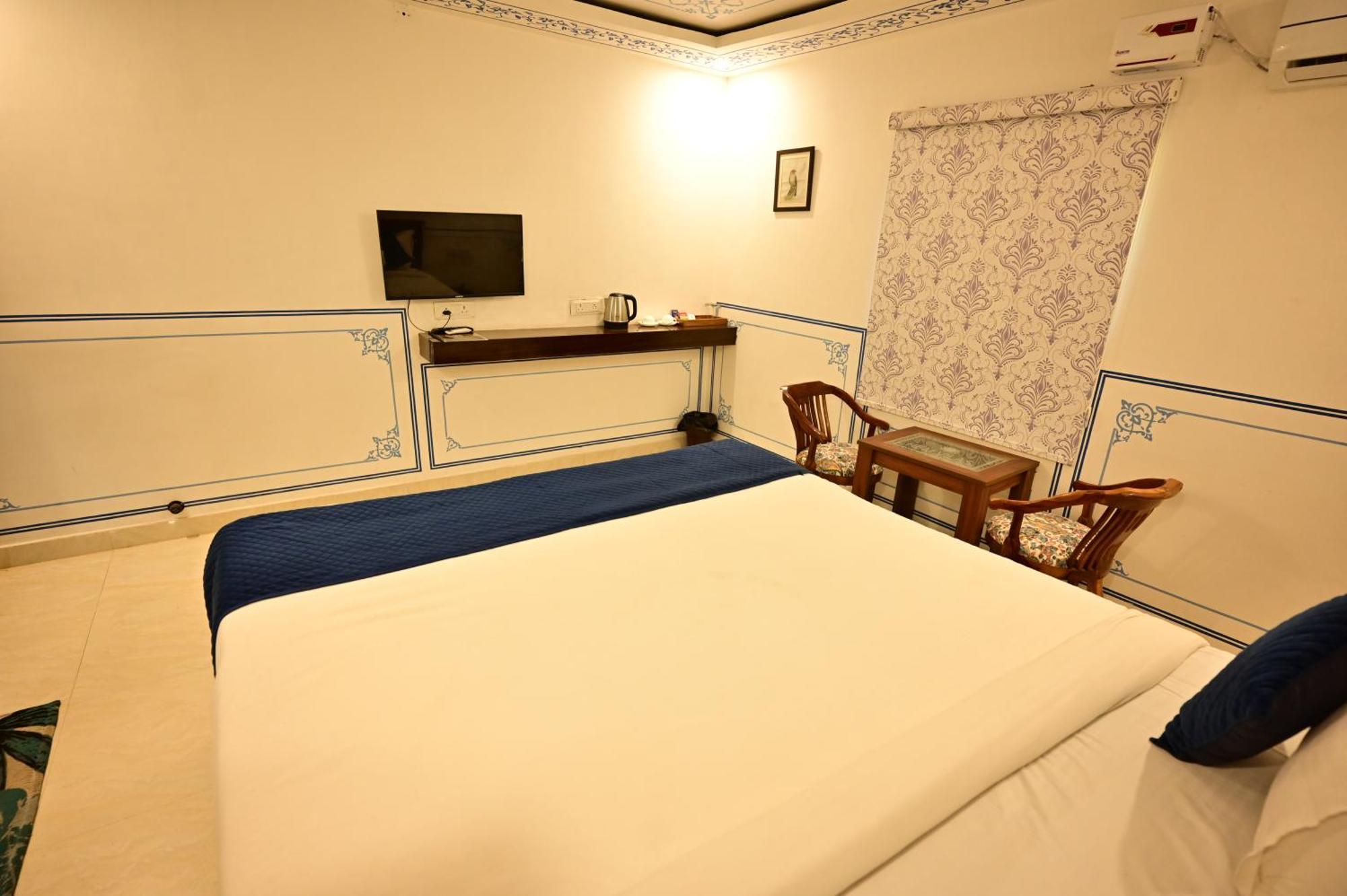 The Castle Crown - Hem Vilas Resort Ranthambhore 萨瓦伊马多普尔 外观 照片