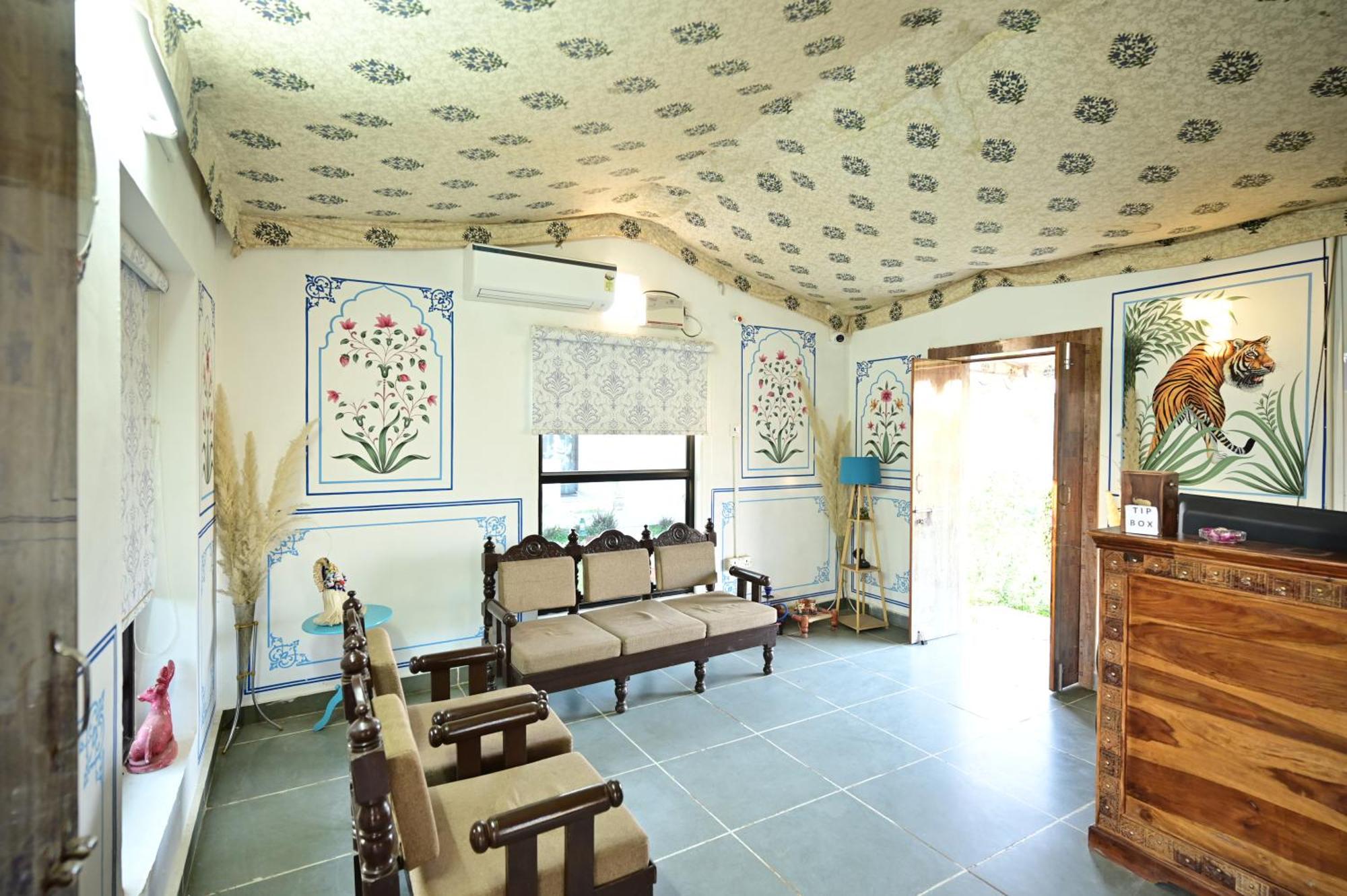 The Castle Crown - Hem Vilas Resort Ranthambhore 萨瓦伊马多普尔 外观 照片