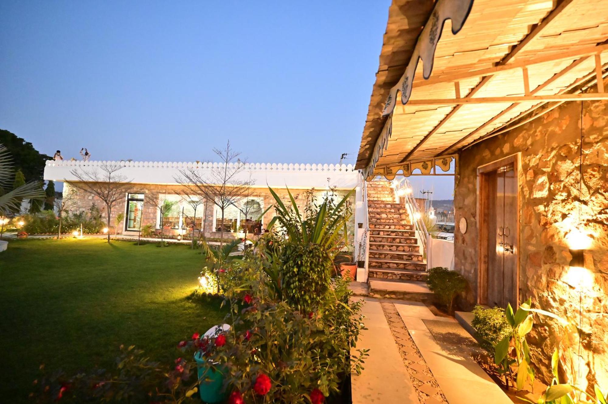 The Castle Crown - Hem Vilas Resort Ranthambhore 萨瓦伊马多普尔 外观 照片