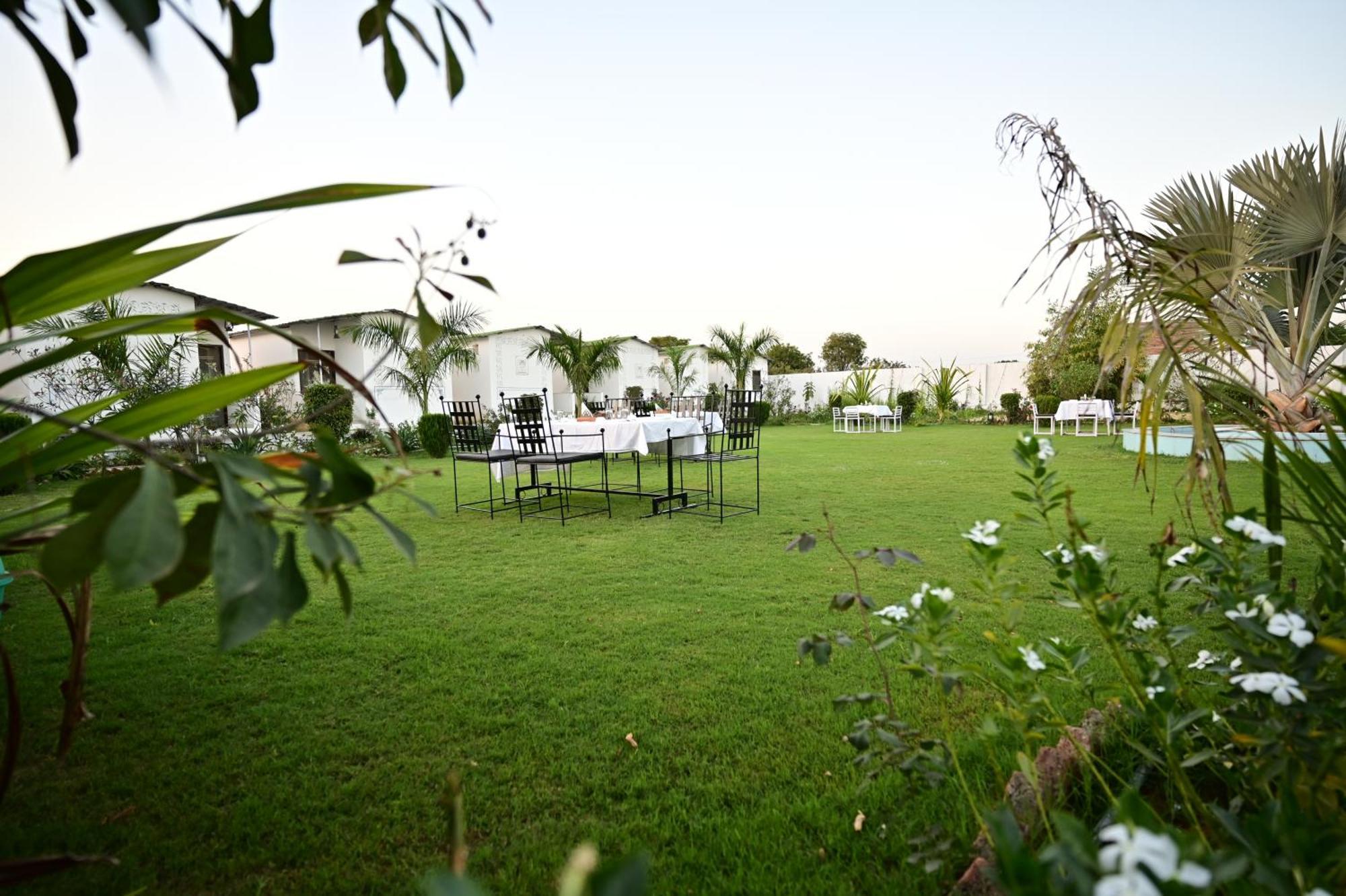The Castle Crown - Hem Vilas Resort Ranthambhore 萨瓦伊马多普尔 外观 照片