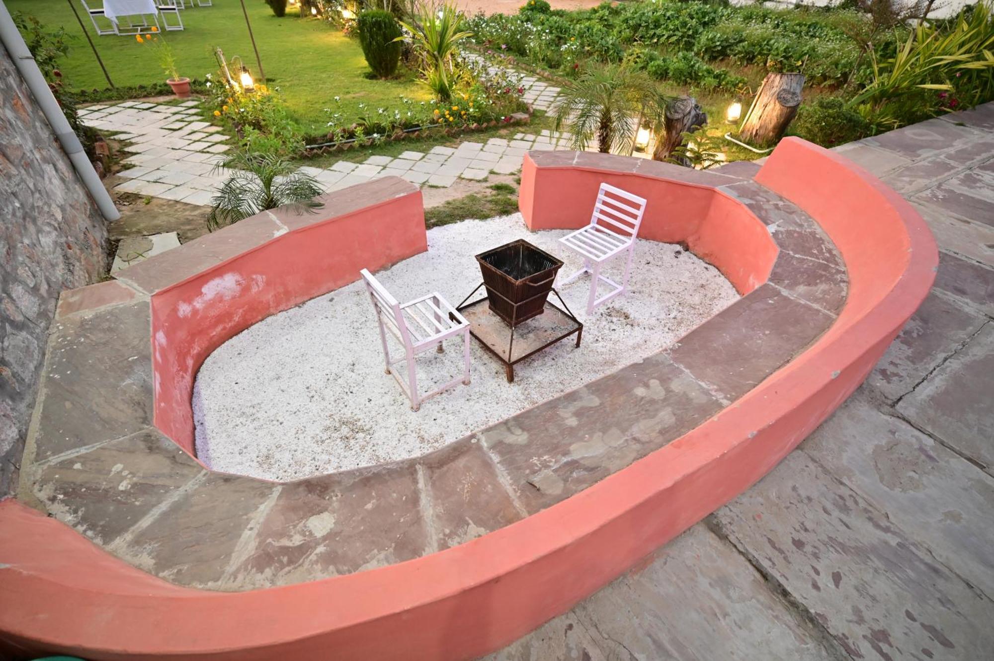 The Castle Crown - Hem Vilas Resort Ranthambhore 萨瓦伊马多普尔 外观 照片