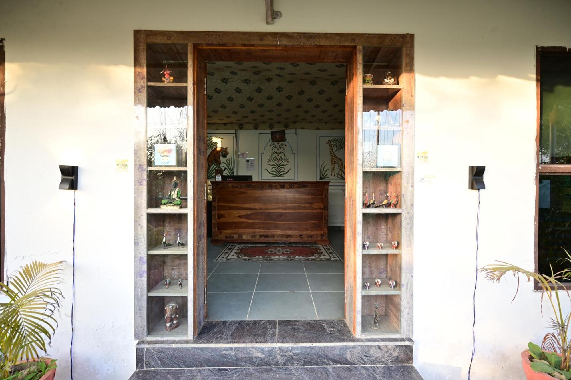 The Castle Crown - Hem Vilas Resort Ranthambhore 萨瓦伊马多普尔 外观 照片