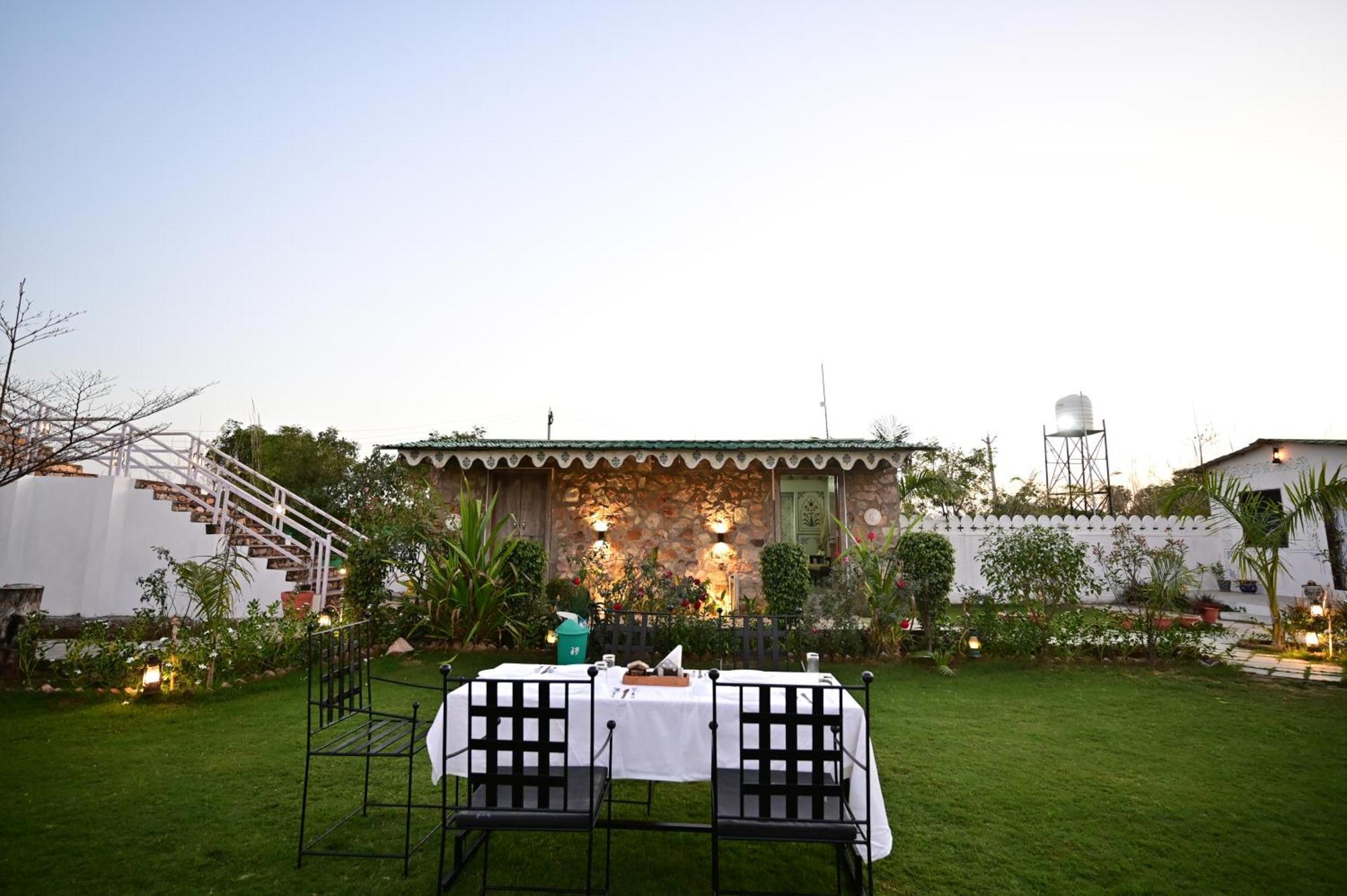 The Castle Crown - Hem Vilas Resort Ranthambhore 萨瓦伊马多普尔 外观 照片